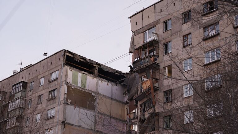 На месте обрушения одного из подъездов жилого дома в Магнитогорске. 31 декабря 2018 