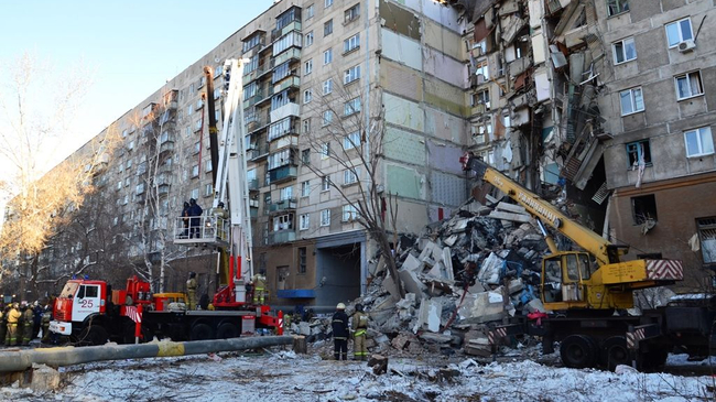 Ликвидация последствий обрушения одного из подъездов жилого дома в Магнитогорске. 31 декабря 2018