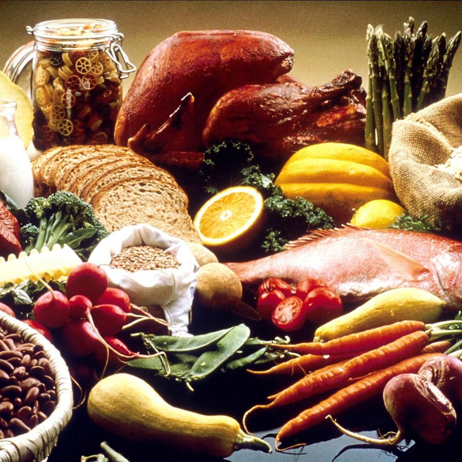 Фрукты и ягоды. Таблица калорийности и химический состав продуктов питания.