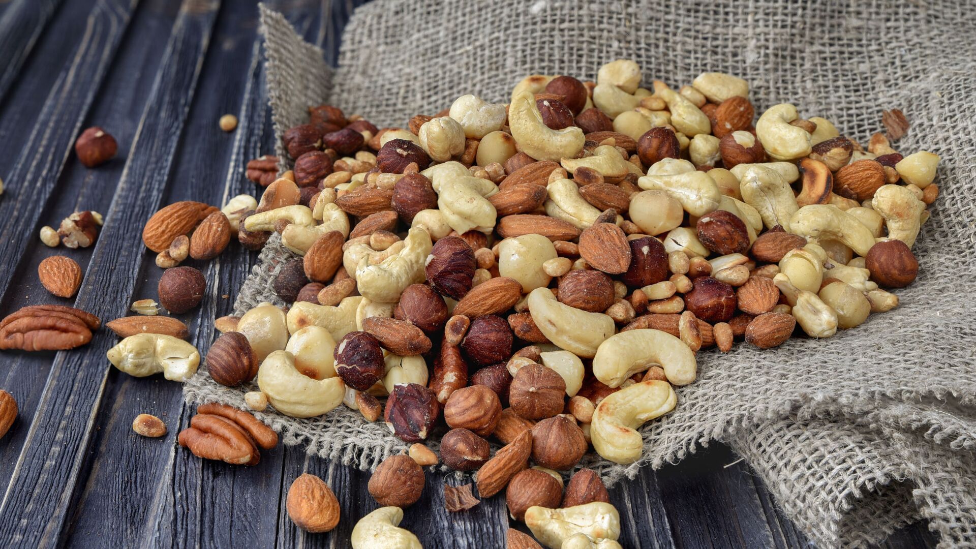 Где и как растут орехи в природе: 7 историй, которые вас удивят