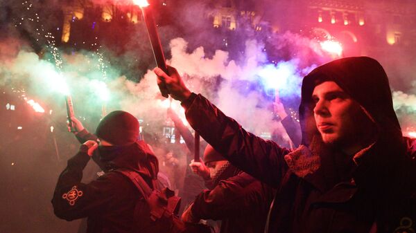 Участники факельного шествия националистов, приуроченного к 110-й годовщине со дня рождения Степана Бандеры в Киеве. 1 января 2019
