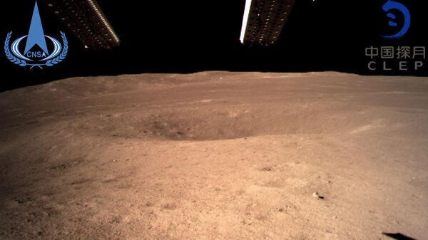 Первое изображение обратной стороны Луны, полученное с помощью китайского аппарата Чанъэ-4. 3 января 2019