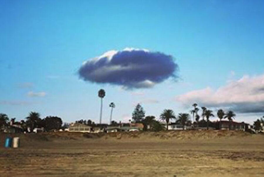 Фотография облака в Сан-Диенго, напоминающее НЛО. 27 декабря 2018 