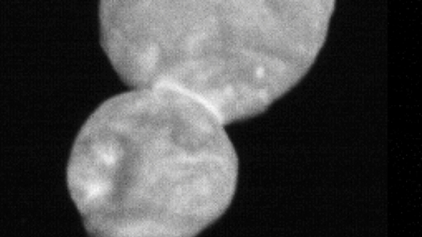 Снимок астероида Ultima Thule, сделанный зондом New Horizons с расстояния 27 тысяч километров