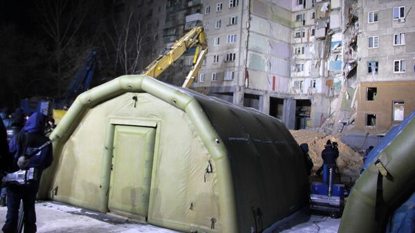 На месте обрушения одного из подъездов жилого дома в Магнитогорске. 3 января 2019 