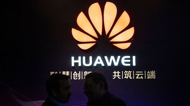Логотип компании Huawei. Архивное фото