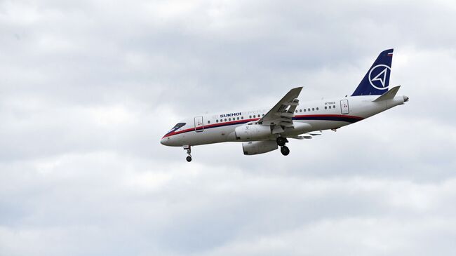 Самолет Sukhoi Superjet 100