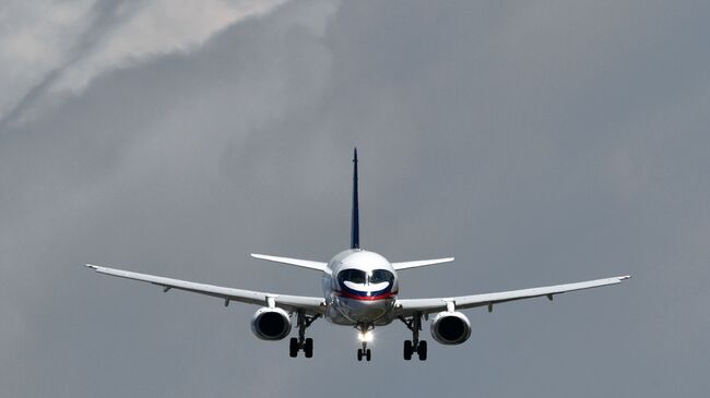 Самолет Sukhoi Superjet 100