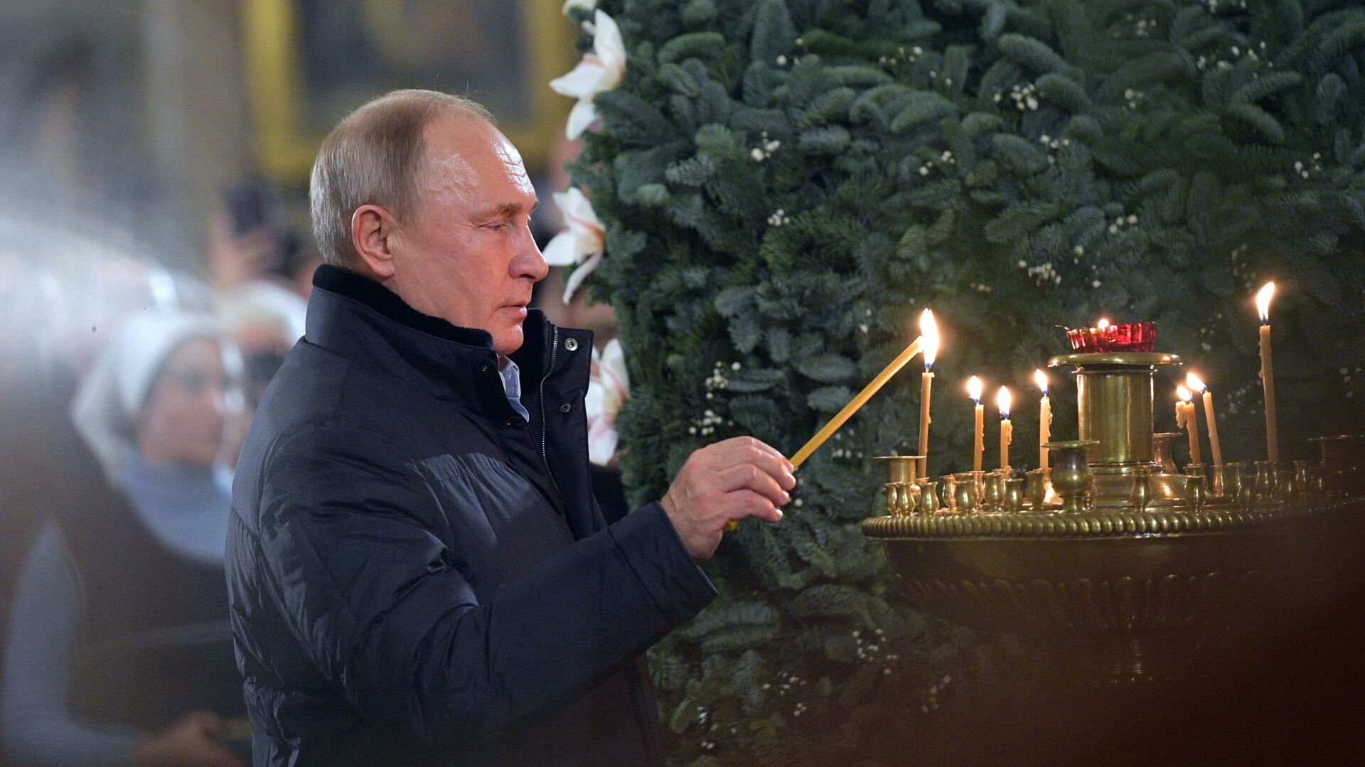 Президент РФ В. Путин посетил Рождественское богослужение - РИА Новости, 1920, 07.01.2019