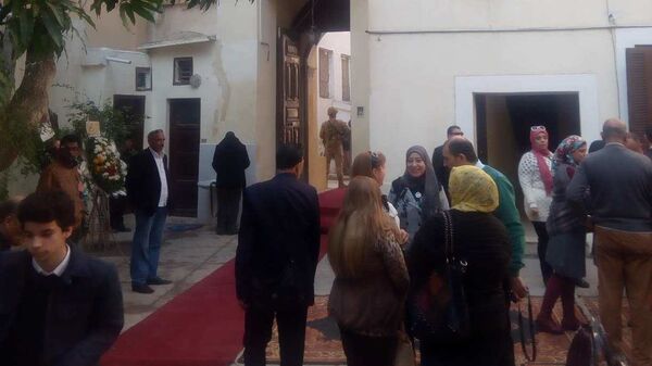 Прихожане и гости из числа местных политиков и мусульман греко-православной церкови в городе Думьят в Египте