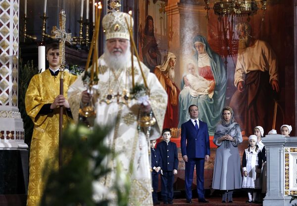Председатель правительства РФ Дмитрий Медведев с супругой Светланой во время Рождественского богослужения в храме Христа Спасителя в Москве. 7 января 2019