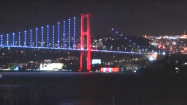 Проход десантного корабля ВМС США в Черном море попал на видео