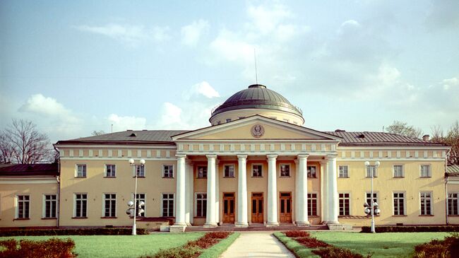 Таврический дворец в Санкт-Петербурге. Архив