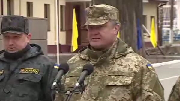 Скриншот видео выступления президента Украины Петра Порошенко на выставке новейшего оружия в Новых Петровцах. 4 апреля 2015
