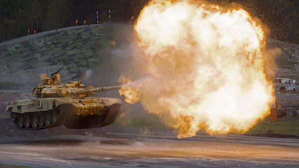 Танк Т-90А во время демонстрационных стрельб 
