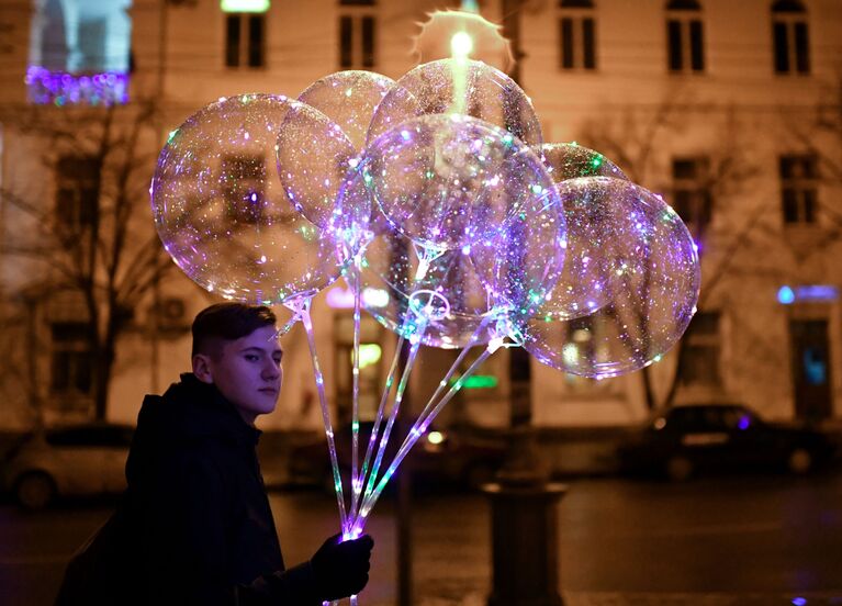 Молодой человек на одной из улиц Севастополя