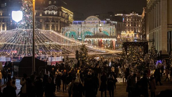 Гости фестиваля Путешествие в Рождество на Манежной площади в Москве