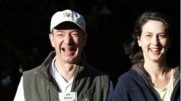Глава и основатель интернет-компании Amazon Джефф Безос и его жена Маккензи. Архивное фото
