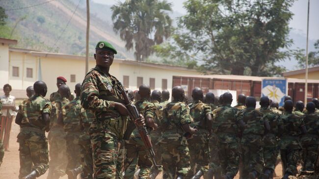 Бывшие боевики экстремистских группировок ЦАР в образовательном армейском центре в Беренго 
