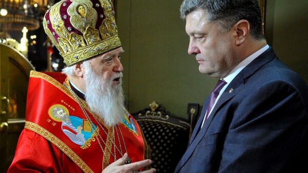 Президент Украины Петр Порошенко присвоил Патриарху Киевскому Филарету (Михаилу Денисенко) звание Герой Украины
