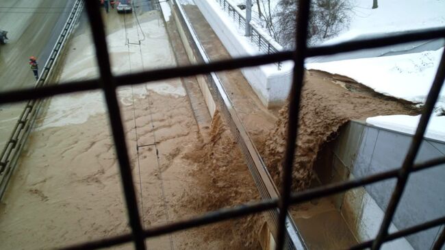На месте подмыва грунта на участке съезда Тушинского тоннеля в Москве
