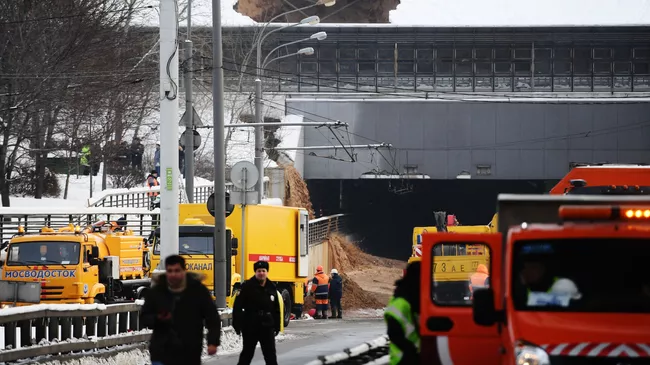 Ситуация у Тушинского тоннеля Волоколамского шоссе в Москве, подтопленного после провала грунта в шлюзе №8 канала имени Москвы