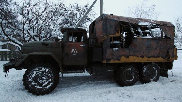 Служебная машина сотрудников КП Вода Донбасса, пострадавшая в результате обстрела в городе Ясиноватая