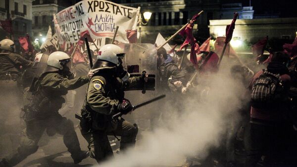 Столкновение полиции с участниками акции протеста против визита канцлера Германии Ангелы Меркель в Афинах. 10 января 2019