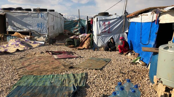 Сирийские беженцы в палаточном лагере Абу-Мазен в поселении Барэльяс в Ливане
