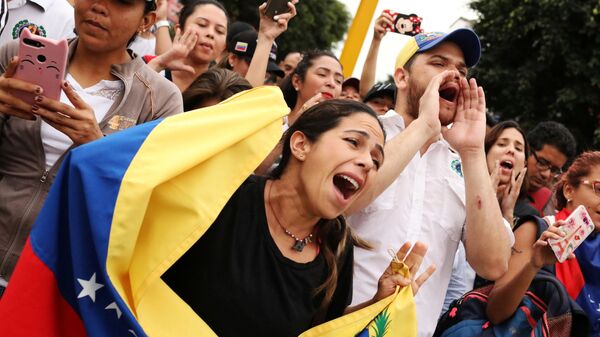 Участники протеста против начала второго президентского срока Николаса Мадуро. 10 января 2019