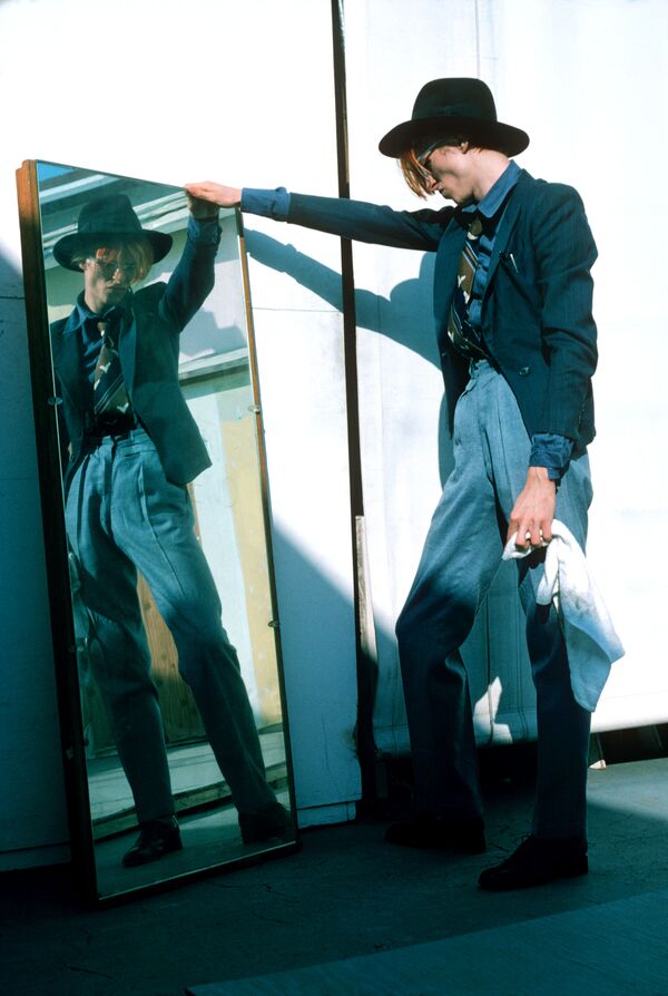Стив Шапиро. Дэвид Боуи и зеркало. №1. Лос-Анджелес, 1974