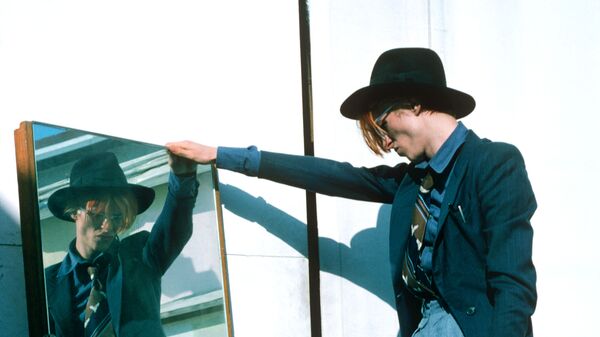 Стив Шапиро. Дэвид Боуи и зеркало. №1. Лос-Анджелес, 1974