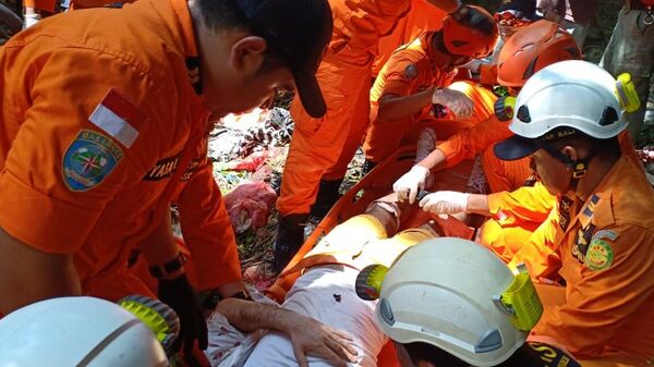 Оказание помощи российским туристам, пострадавшим при падении в ущелье на индонезийском острове Бали