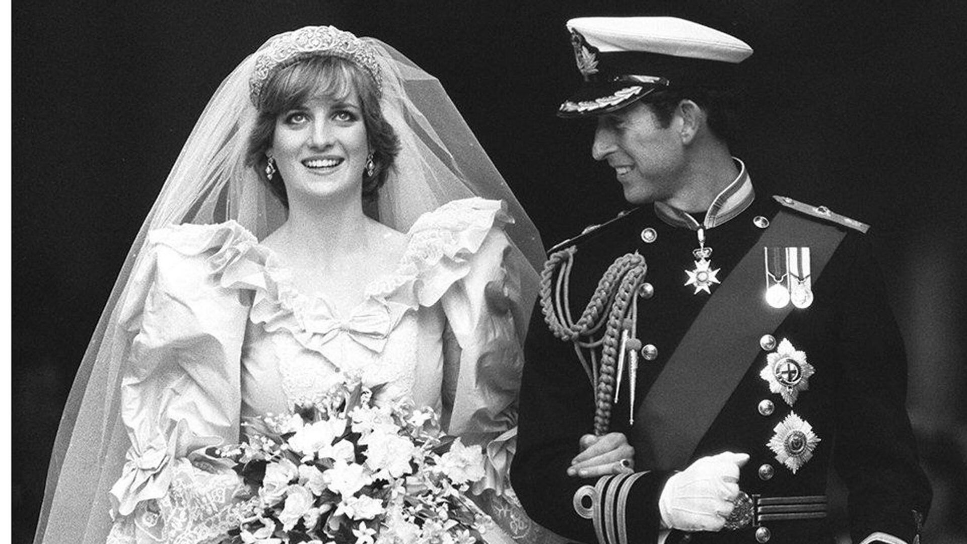 Принцесса Диана и принц Чарльз в день своей свадьбы в Лондоне, 29 июля 1981  - РИА Новости, 1920, 29.07.2020