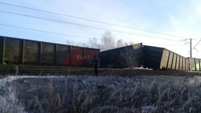 На месте схода вагонов грузового поезда под Иркутском. 12 января 2019