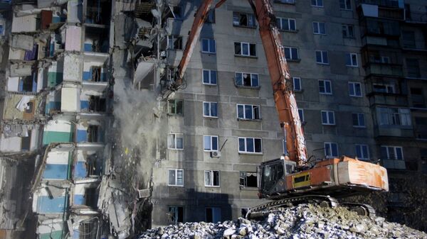 Демонтажные работы на месте обрушения подъезда жилого дома в Магнитогорске. 12 января 2019