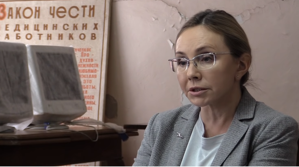 Владимирские власти опубликовали видео, где чиновница советует медикам помыть полы
