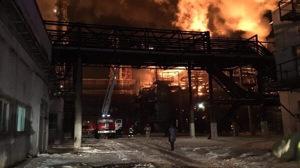 На месте пожара на нефтехимическом заводе в Ивано-Франковской области, Украина