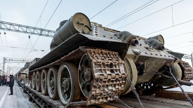 Эшелон с танками Т-34