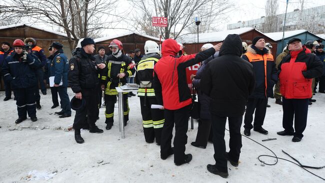 Ситуация у девятиэтажного жилого дом №16 на улице Хабарова в городе Шахты, пострадавшего из-за взрыва бытового газа