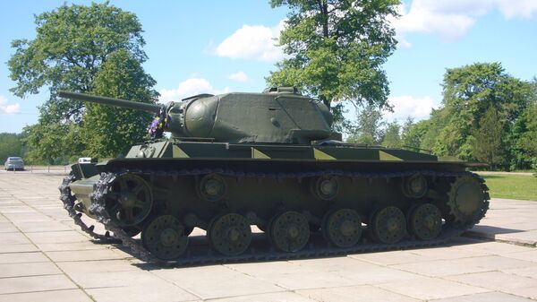 Танк КВ-1с у диорамы Прорыв блокады Ленинграда