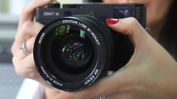 Новый отечественный цифровой фотоаппарат Зенит-М. Архивное фото