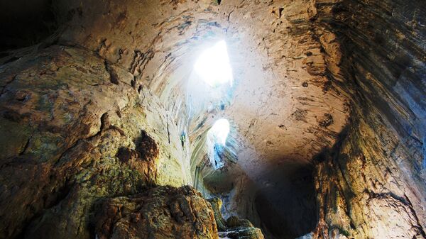 Пещера Проходна, Болгария