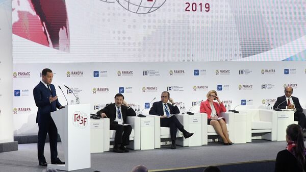 Дмитрий Медведев выступает на пленарной дискуссии Х Гайдаровского форума. 15 января 2019