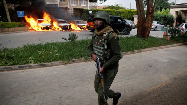 Ситуация на месте взрыва рядом с отелем Dusit в Найроби