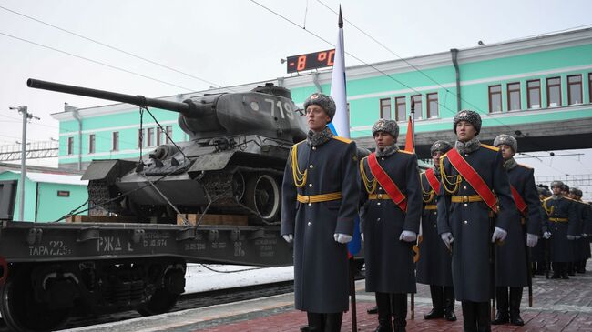 Почетный караул на торжественной церемонии встречи эшелона с танками Т-34 в Новосибирске. 16 января 2019