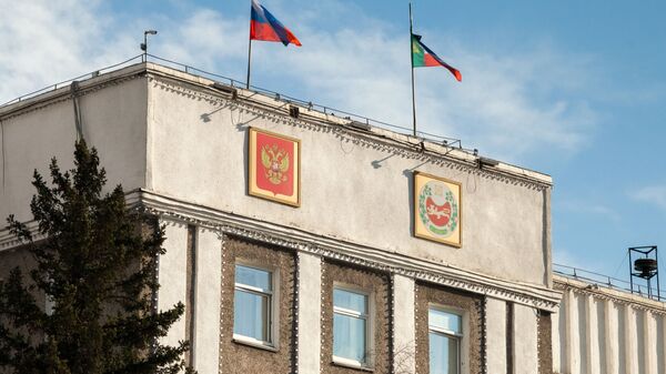 Флаги на здании правительства Республики Хакасия
