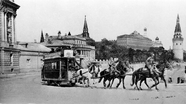 Почтовая открытка с видом на Московский Кремль от Большого каменного моста. 1890-е гг.