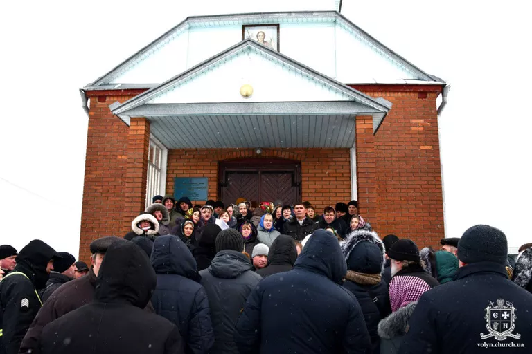 Захват сторонниками новой церкви храма УПЦ в селе Красноволя Волынской области Захват сторонниками новой церкви храма УПЦ в селе Красноволя Волынской области