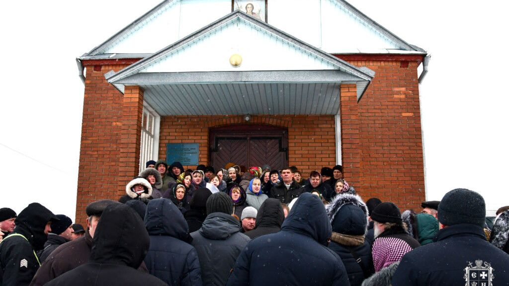 Захват сторонниками новой церкви храма УПЦ в селе Красноволя Волынской области  - РИА Новости, 1920, 06.10.2021